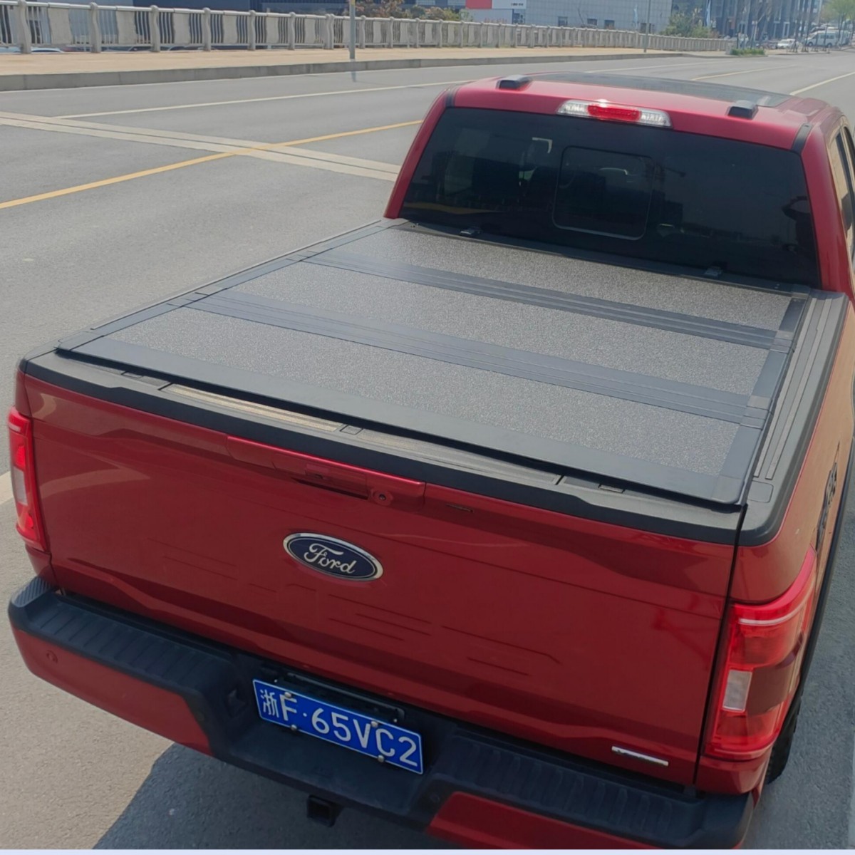 Low Profile Tri Fold Tonneau Cover suppliers