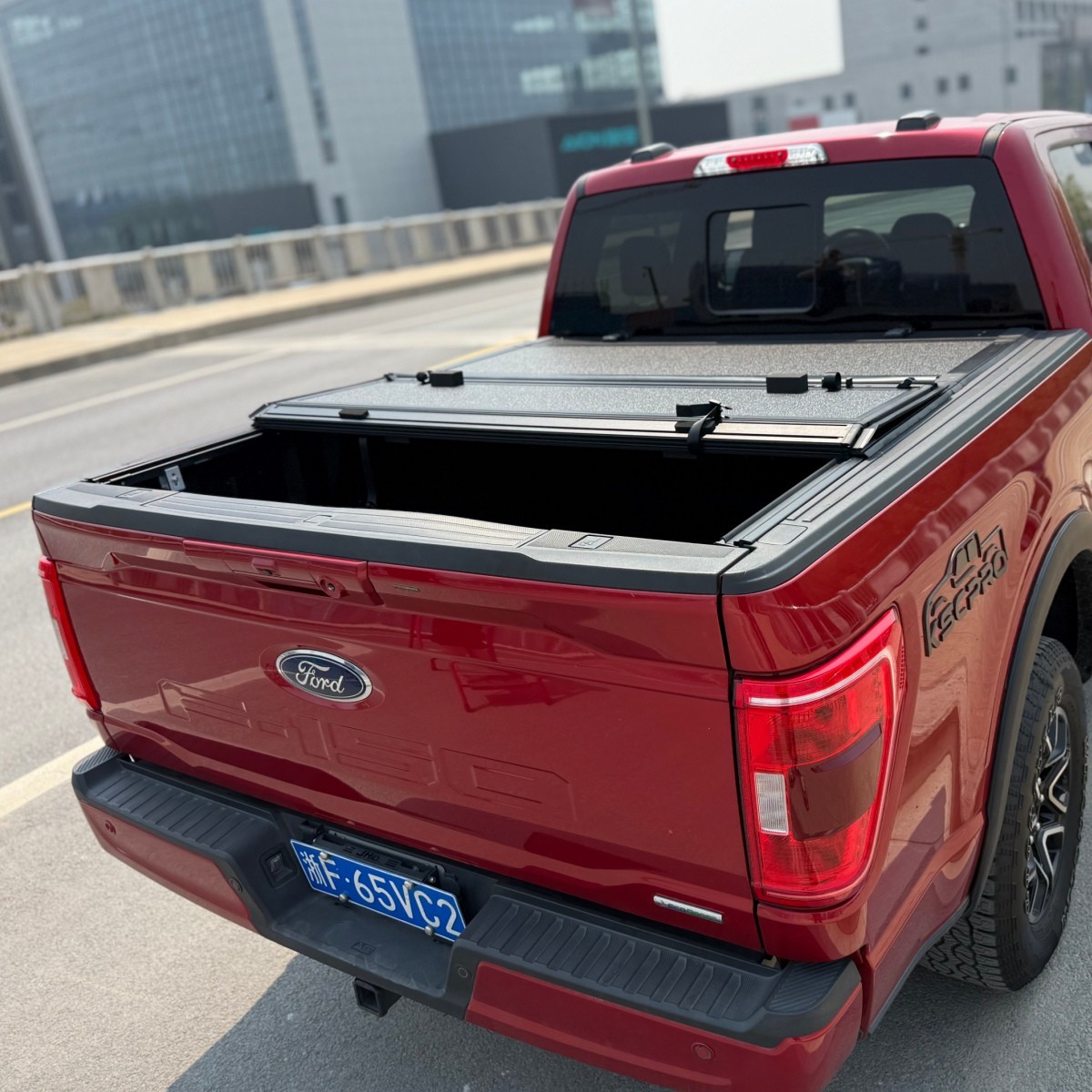 Low Profile Tri Fold Tonneau Cover factory